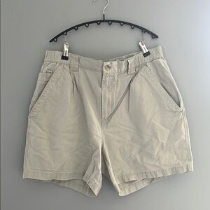 Columbia Sportswear Company Cream Athletic Shorts with Relaxed Fit Size 34